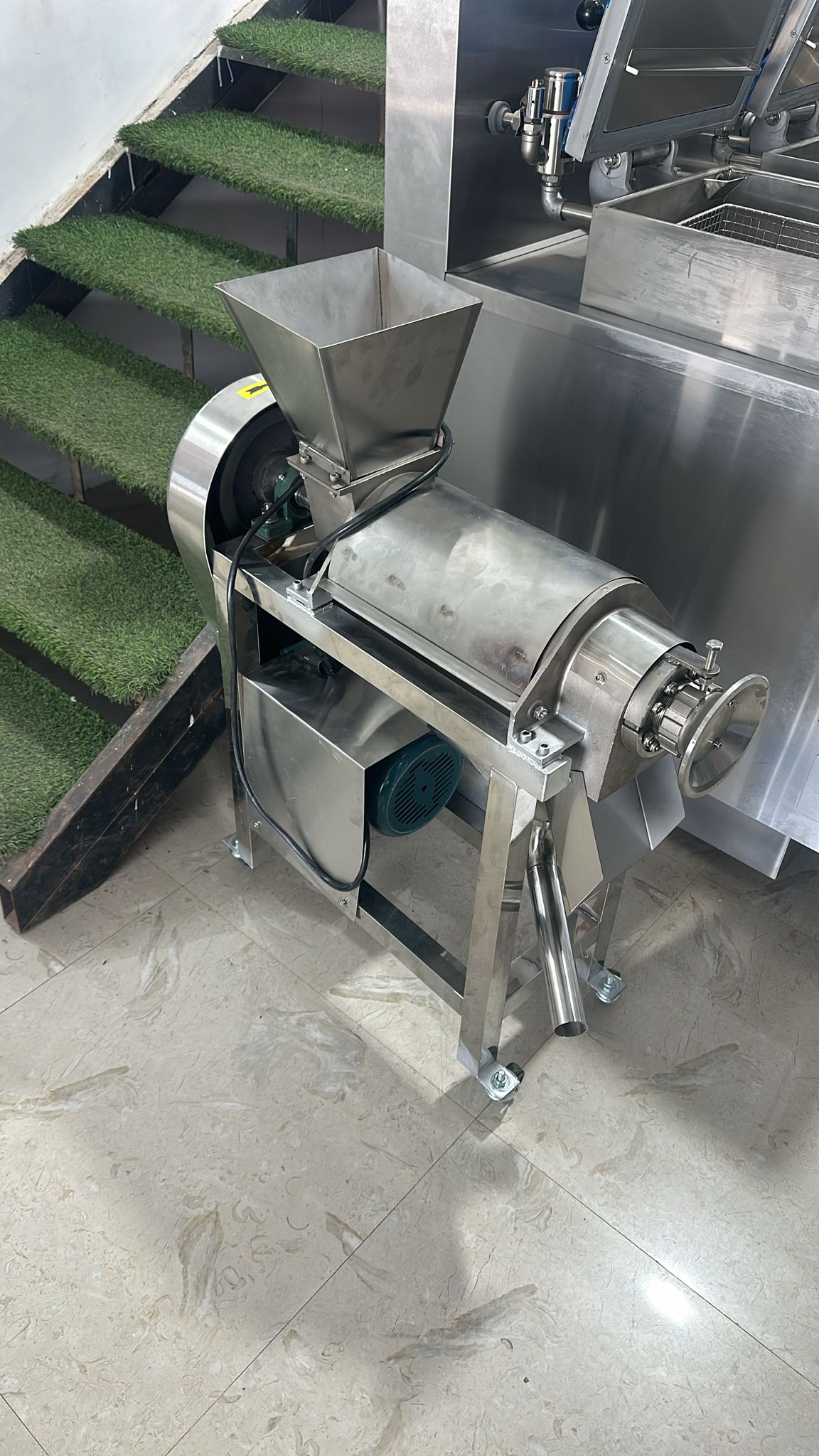 ماكينة عصر البندورة  